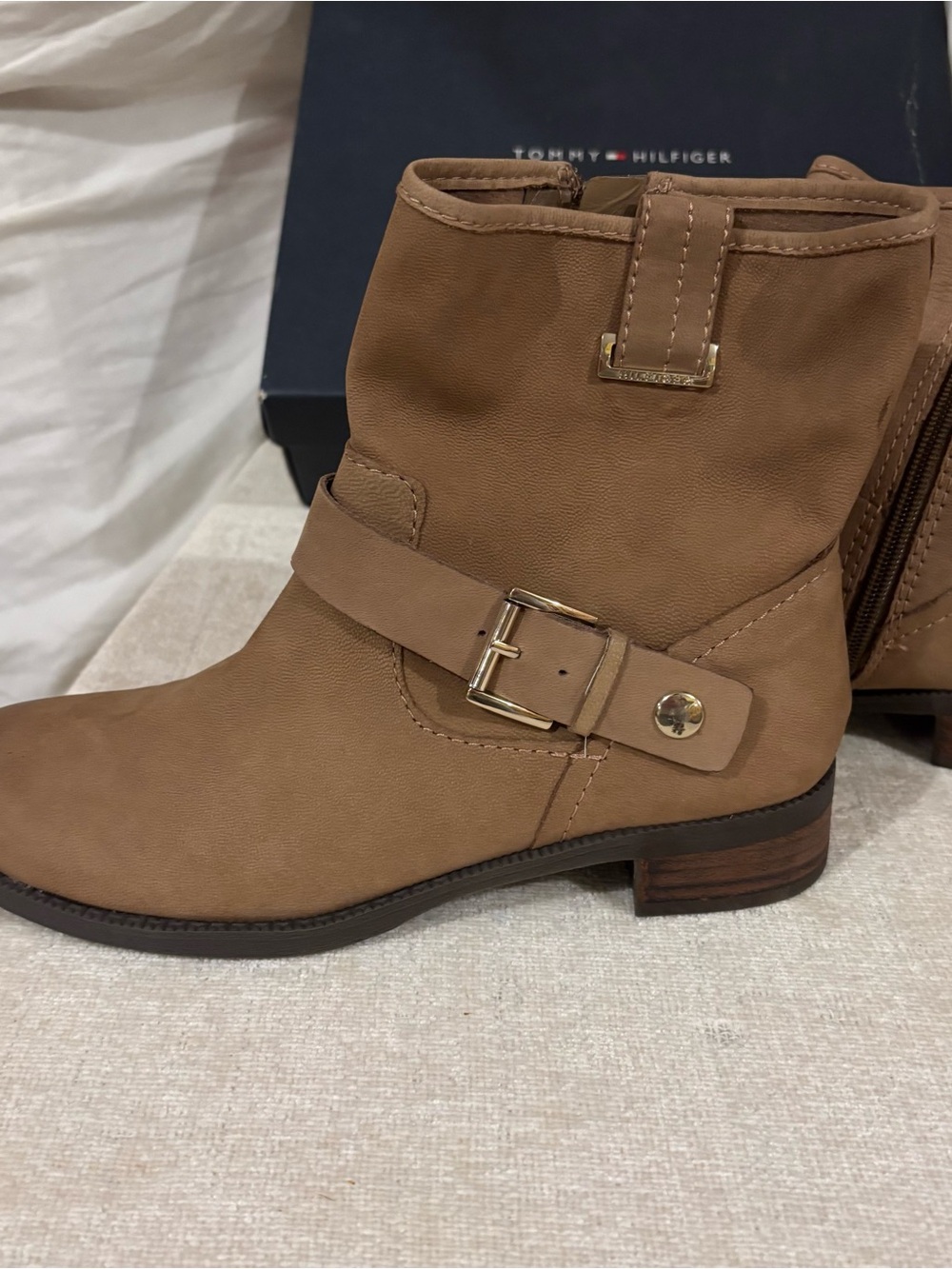 Tommy Hilfiger Tan Brown Ankle Booties with Side Zipper NWT - Picture 2 of 4